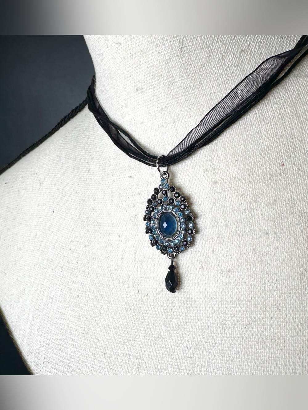 💙Blue and Black Crystal Pendant Necklace